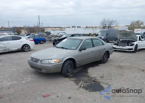 1998 Toyota Camry Le z USA, uszkodzony, nr VIN JT2BG22K8W0205291